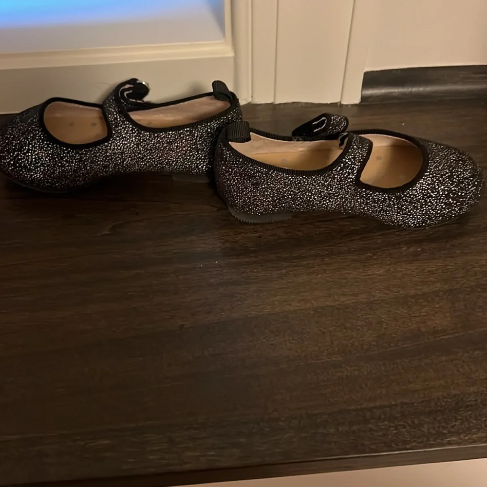 Like new worn twice sz6 Cat &Jack Mary Jane with sparkles